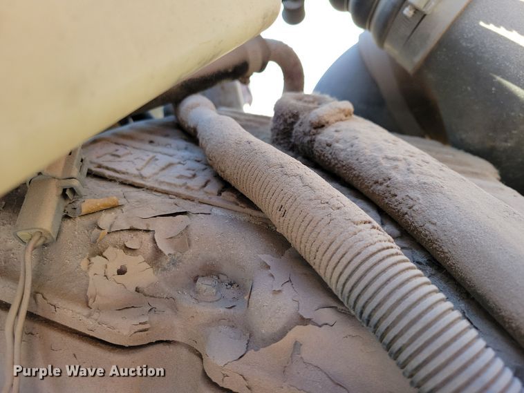 image for item NB9852 1997 Ford L9000 semi truck