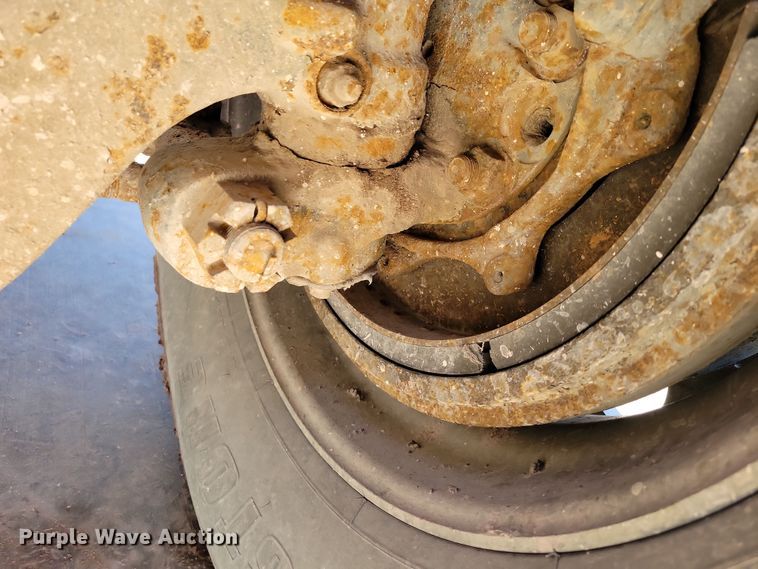 image for item NB9852 1997 Ford L9000 semi truck