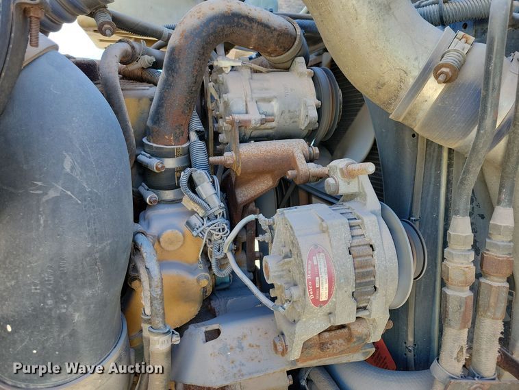 image for item NB9852 1997 Ford L9000 semi truck