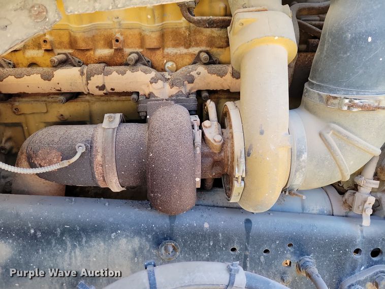 image for item NB9852 1997 Ford L9000 semi truck