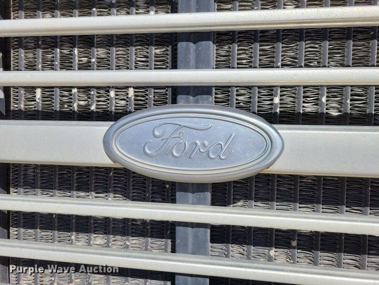 image for item NB9852 1997 Ford L9000 semi truck