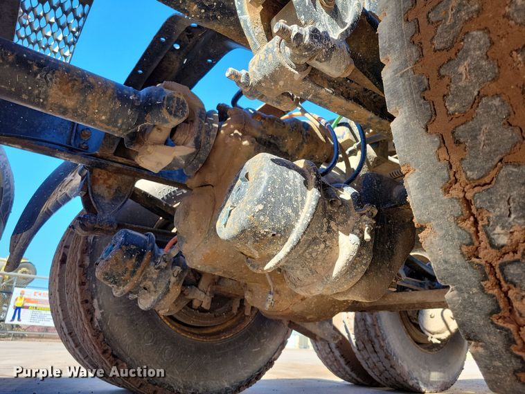 image for item NB9852 1997 Ford L9000 semi truck