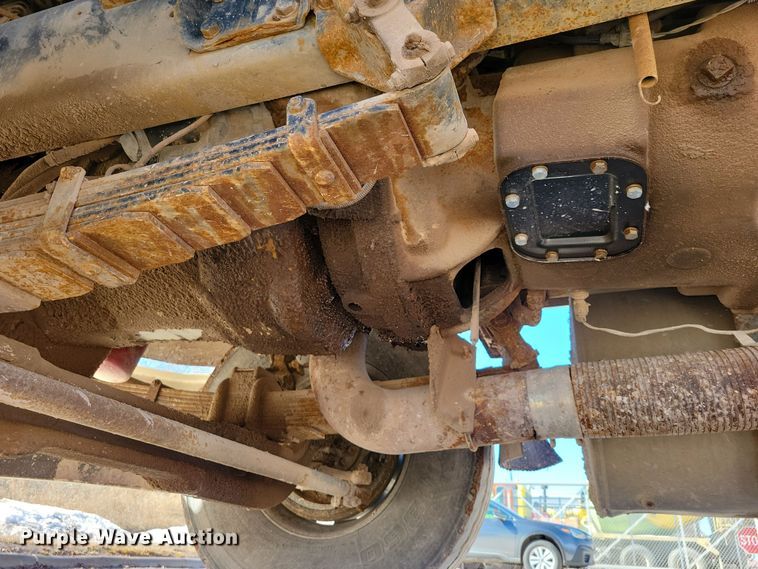 image for item NB9852 1997 Ford L9000 semi truck