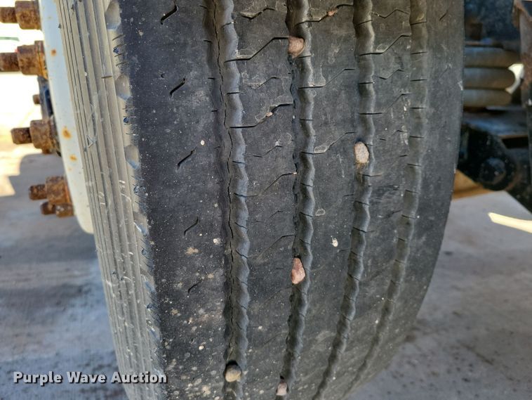 image for item NB9852 1997 Ford L9000 semi truck