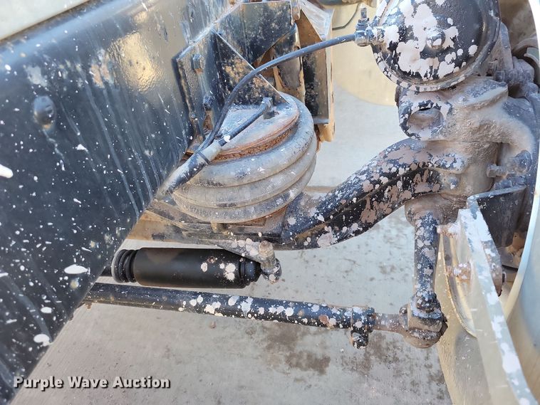 image for item NB9852 1997 Ford L9000 semi truck