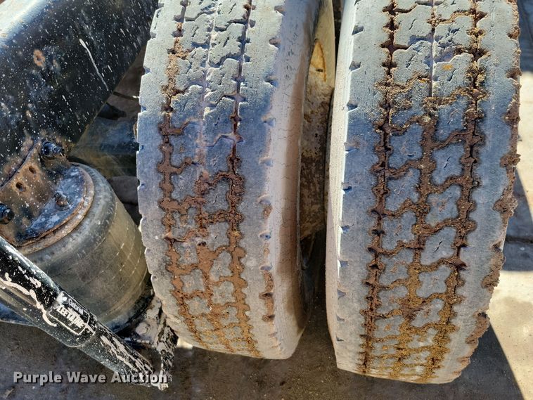 image for item NB9852 1997 Ford L9000 semi truck