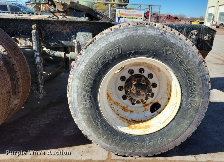 image for item NB9852 1997 Ford L9000 semi truck