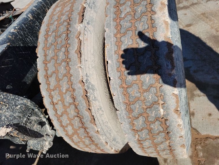 image for item NB9852 1997 Ford L9000 semi truck