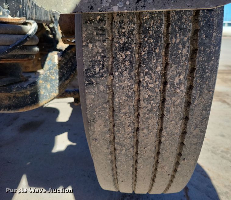 image for item NB9852 1997 Ford L9000 semi truck