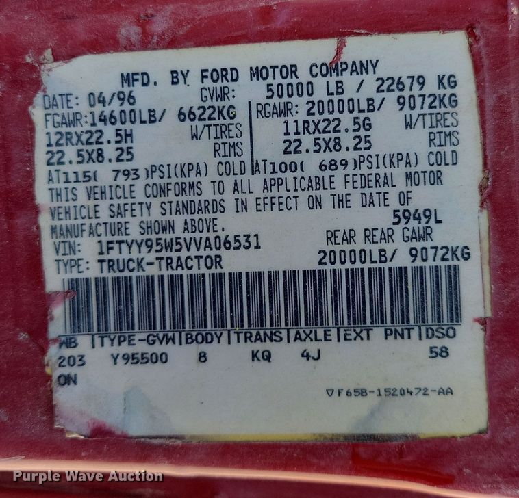 image for item NB9852 1997 Ford L9000 semi truck