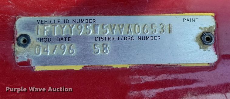 image for item NB9852 1997 Ford L9000 semi truck