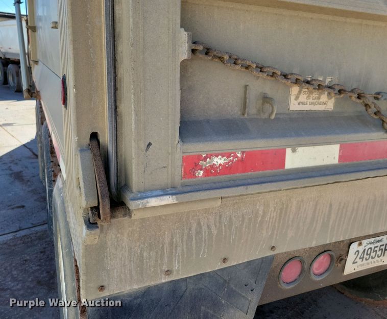 image for item NB9853 2000 Trail King end dump pup trailer