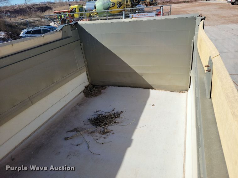 image for item NB9853 2000 Trail King end dump pup trailer