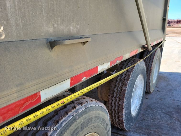 image for item NB9853 2000 Trail King end dump pup trailer