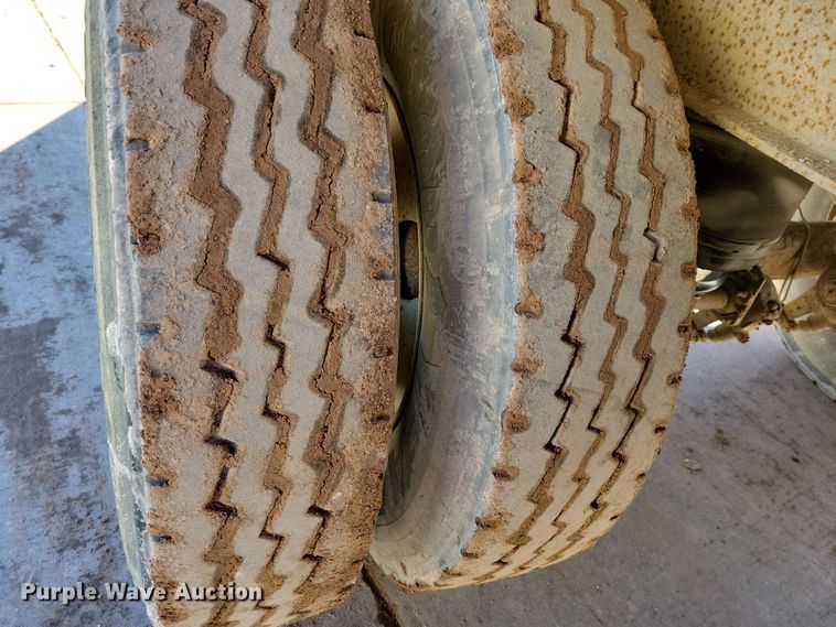 image for item NB9853 2000 Trail King end dump pup trailer