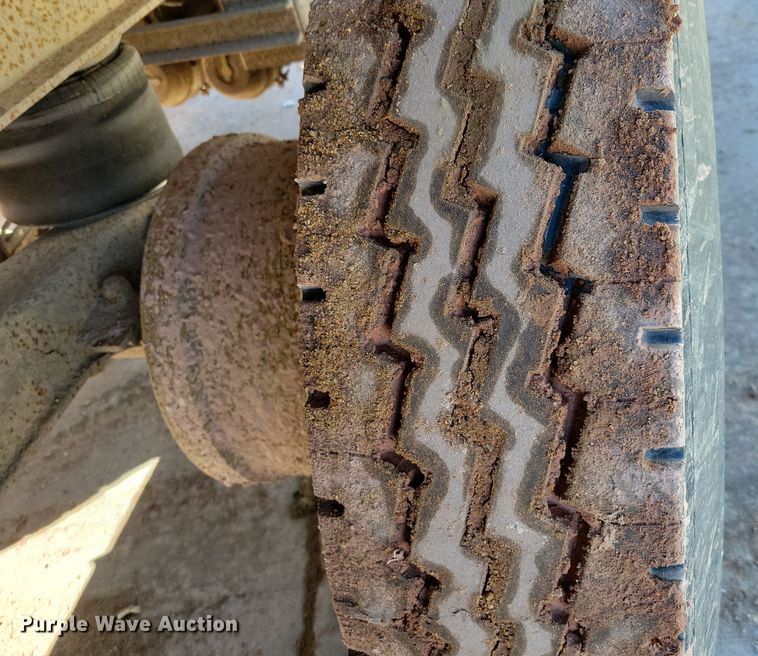 image for item NB9853 2000 Trail King end dump pup trailer