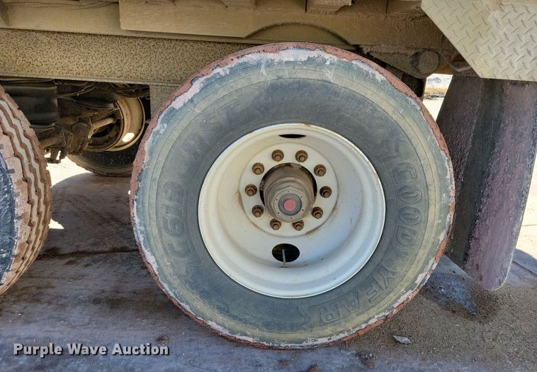 image for item NB9853 2000 Trail King end dump pup trailer