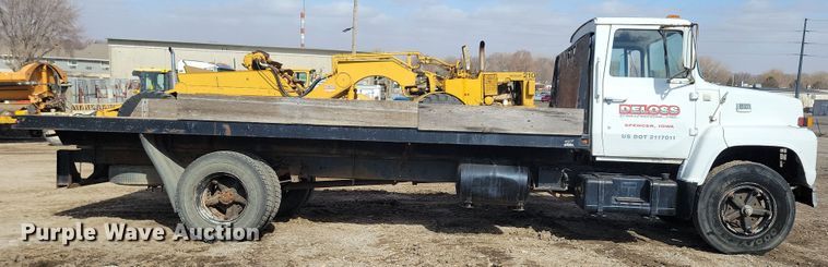 image for item NB9867 1978 Ford 700 flatbed truck