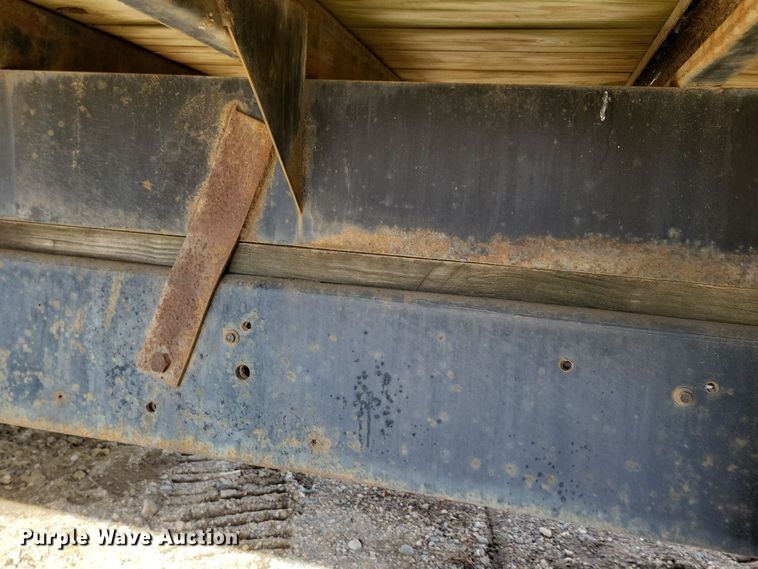 image for item NB9867 1978 Ford 700 flatbed truck