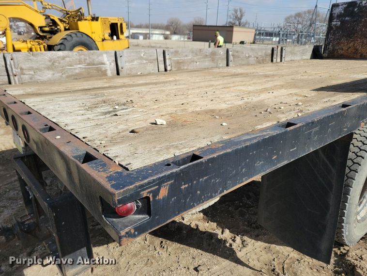 image for item NB9867 1978 Ford 700 flatbed truck