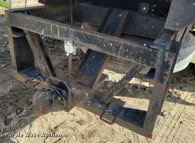 image for item NB9867 1978 Ford 700 flatbed truck