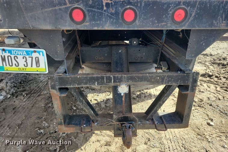 image for item NB9867 1978 Ford 700 flatbed truck