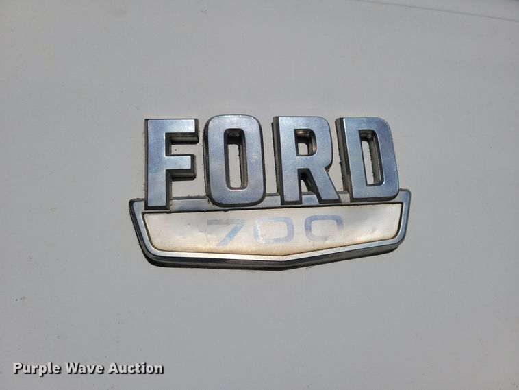 image for item NB9867 1978 Ford 700 flatbed truck