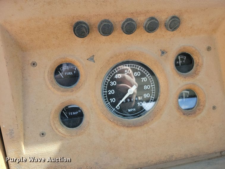 image for item NB9867 1978 Ford 700 flatbed truck