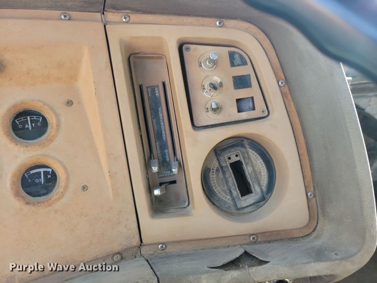 image for item NB9867 1978 Ford 700 flatbed truck