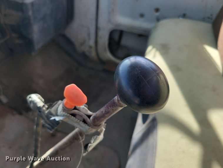 image for item NB9867 1978 Ford 700 flatbed truck