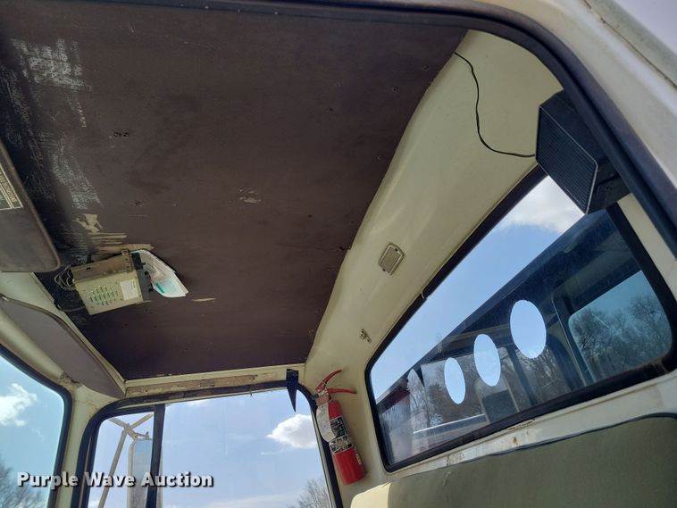 image for item NB9867 1978 Ford 700 flatbed truck