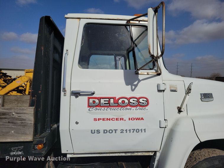 image for item NB9867 1978 Ford 700 flatbed truck