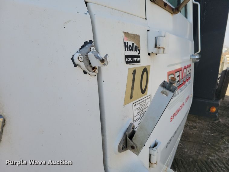 image for item NB9867 1978 Ford 700 flatbed truck