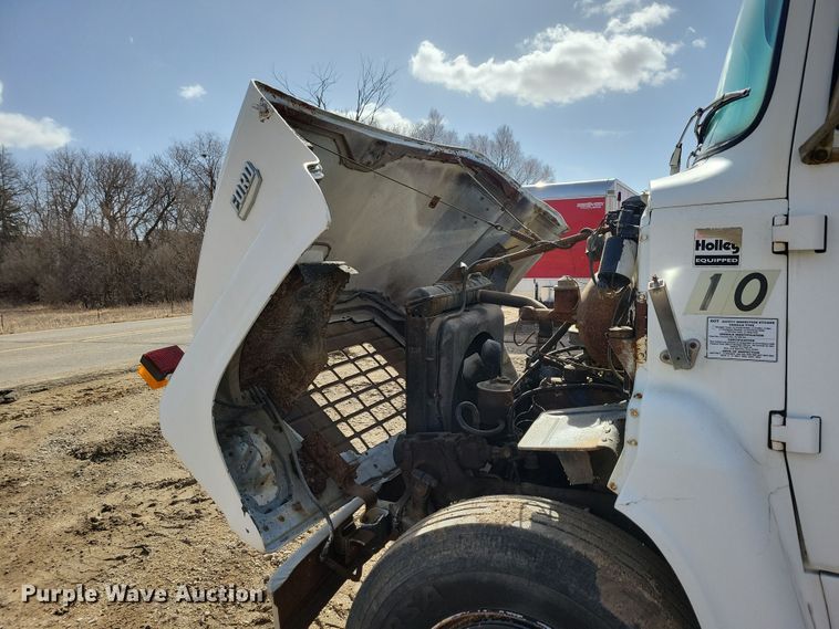 image for item NB9867 1978 Ford 700 flatbed truck