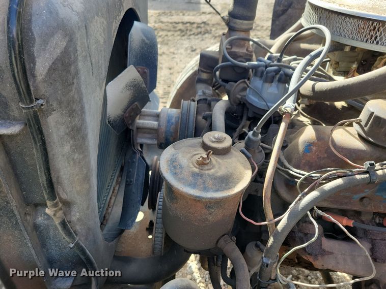 image for item NB9867 1978 Ford 700 flatbed truck