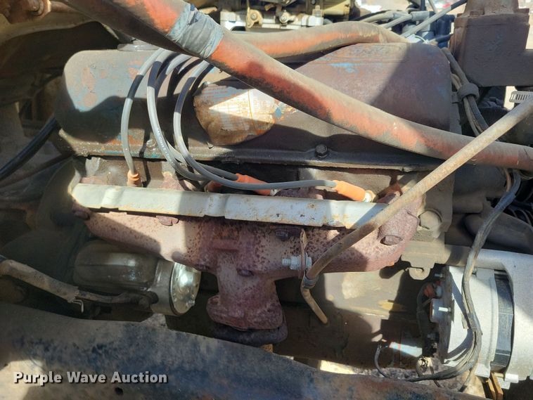 image for item NB9867 1978 Ford 700 flatbed truck