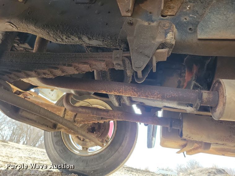 image for item NB9867 1978 Ford 700 flatbed truck