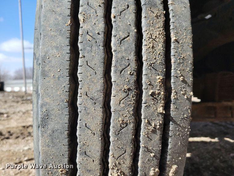 image for item NB9867 1978 Ford 700 flatbed truck