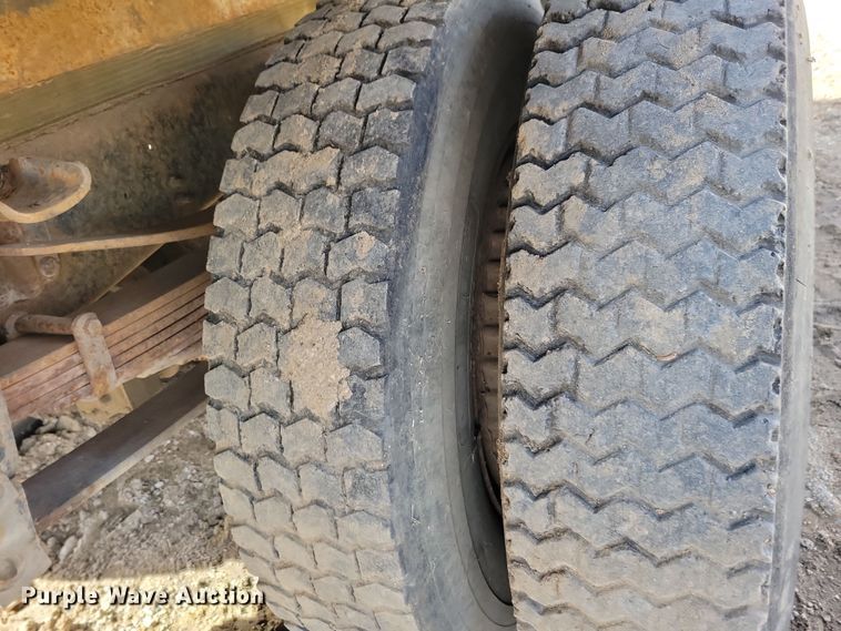 image for item NB9867 1978 Ford 700 flatbed truck