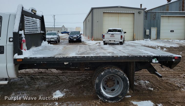 image for item NB9876 2016 Ford F450 Super Duty Crew Cab flatbed truck