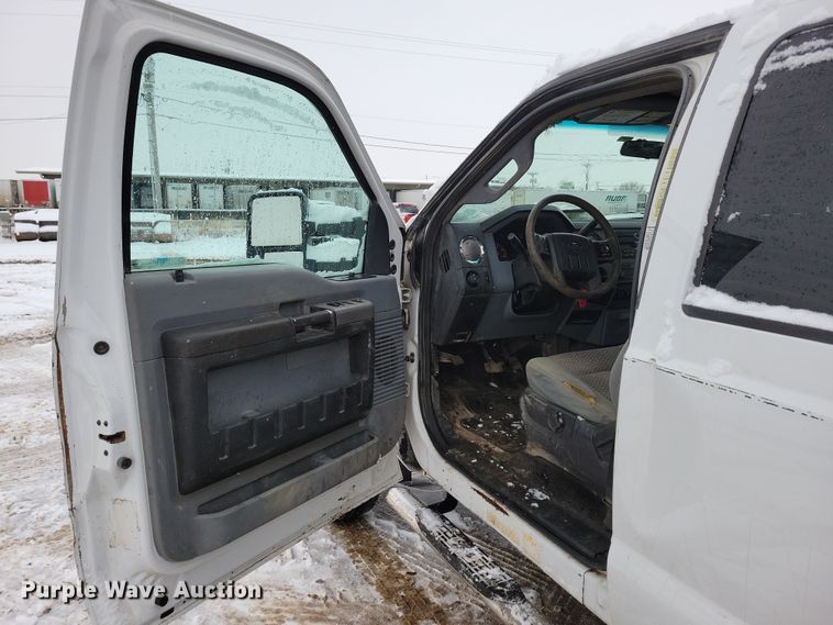 image for item NB9876 2016 Ford F450 Super Duty Crew Cab flatbed truck