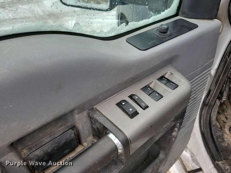 image for item NB9876 2016 Ford F450 Super Duty Crew Cab flatbed truck