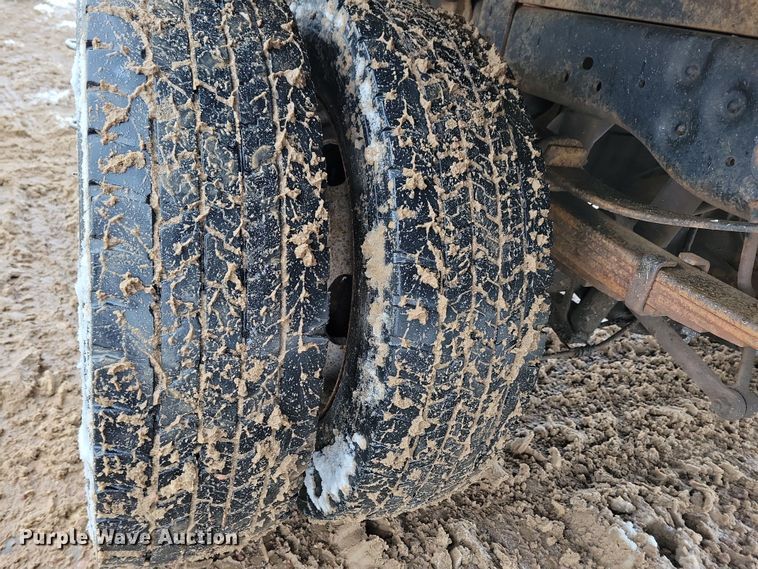 image for item NB9876 2016 Ford F450 Super Duty Crew Cab flatbed truck