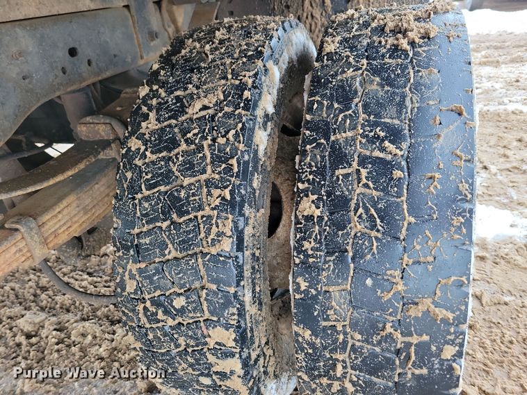 image for item NB9876 2016 Ford F450 Super Duty Crew Cab flatbed truck