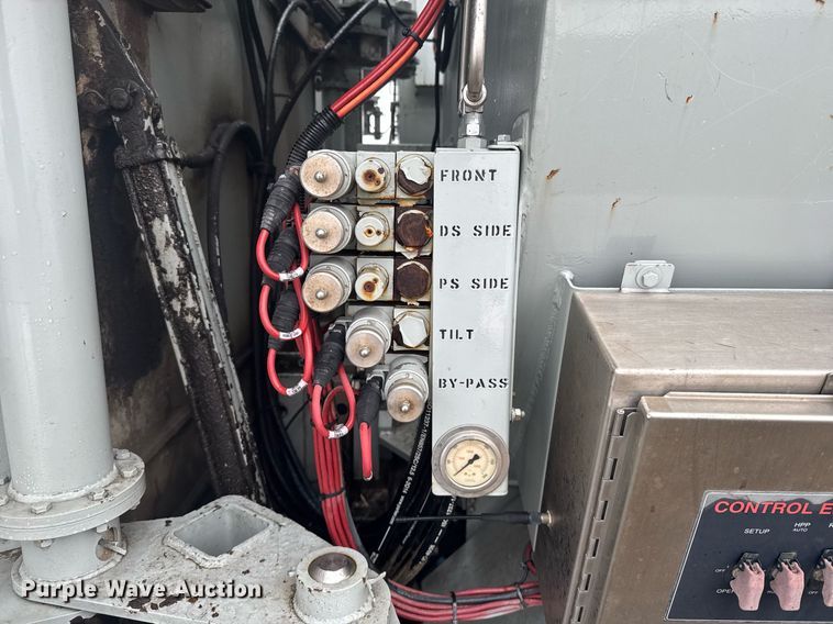 image for item NN9557 2014 Mertz Manufacturing 101893543 sand silo trailer