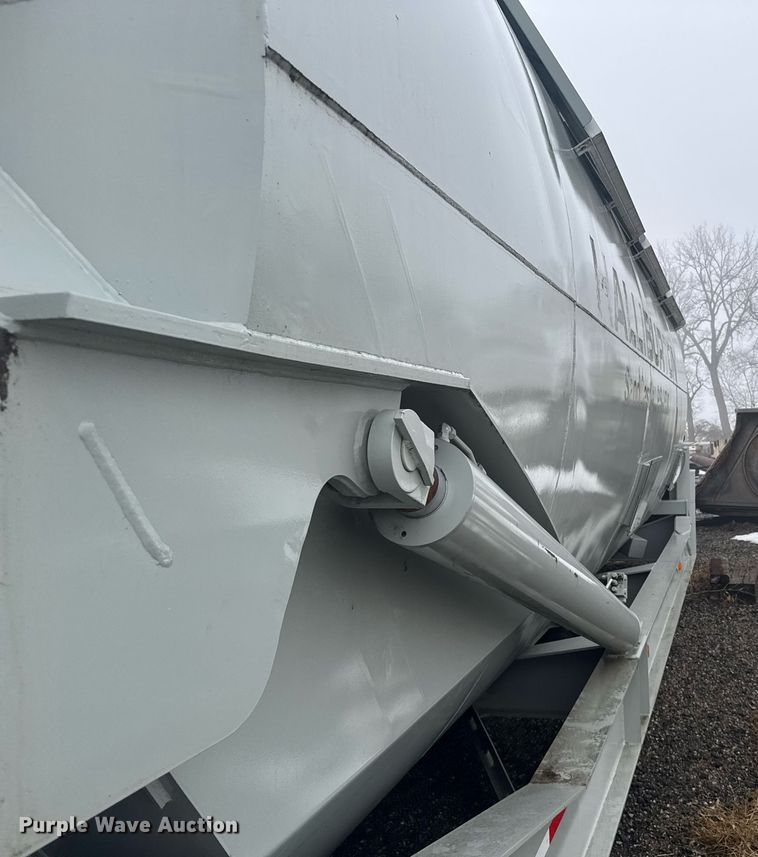 image for item NN9557 2014 Mertz Manufacturing 101893543 sand silo trailer