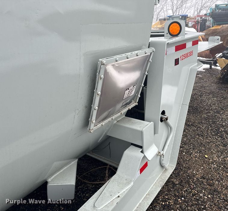 image for item NN9557 2014 Mertz Manufacturing 101893543 sand silo trailer