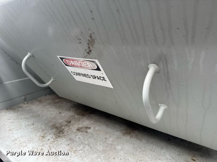 image for item NN9557 2014 Mertz Manufacturing 101893543 sand silo trailer