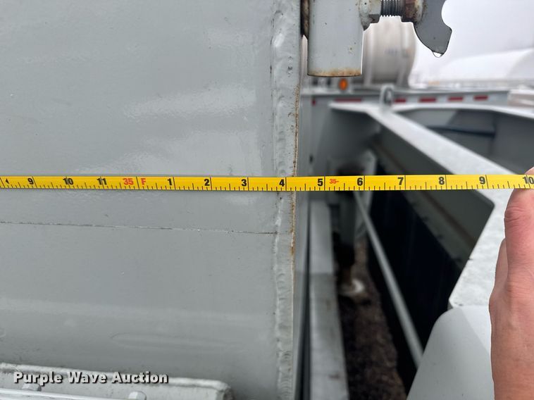 image for item NN9557 2014 Mertz Manufacturing 101893543 sand silo trailer