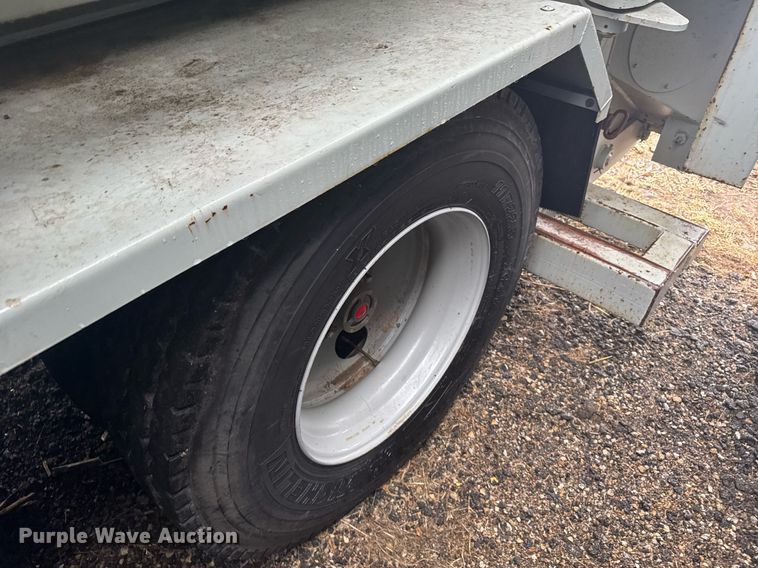 image for item NN9557 2014 Mertz Manufacturing 101893543 sand silo trailer